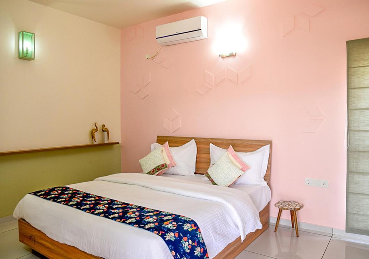 Agastya Villa By Veo - Part Of Stayvista 巴达米 外观 照片