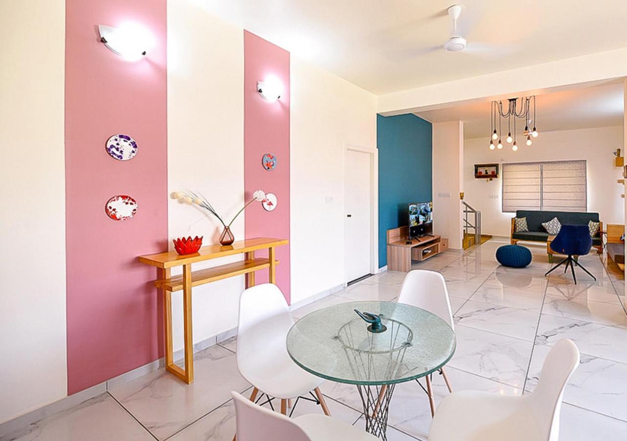 Agastya Villa By Veo - Part Of Stayvista 巴达米 外观 照片